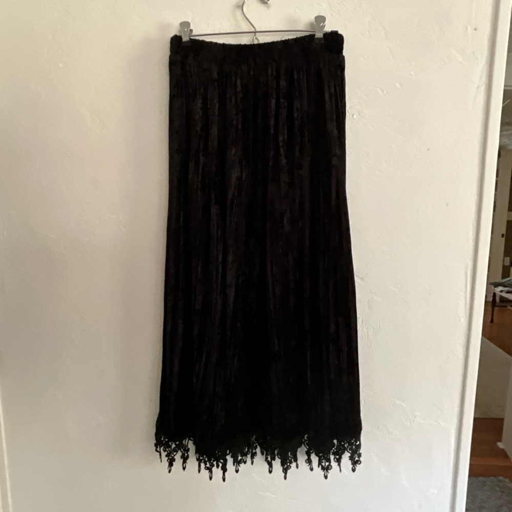 Four Seasons Black Crushed Velvet Lace Maxi Skirt Medium - Picture 2 of 4